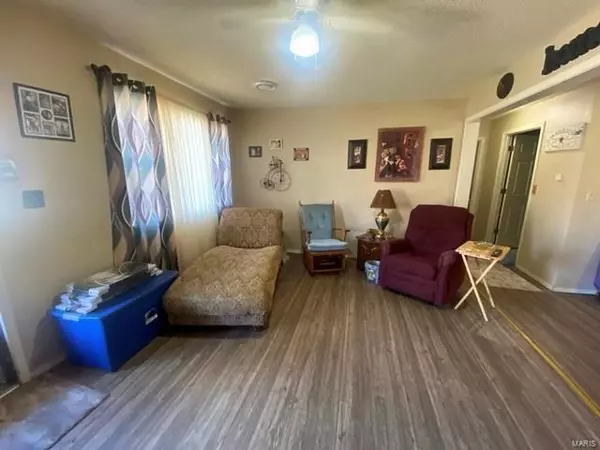 Campbell, MO 63933,111 E South ST