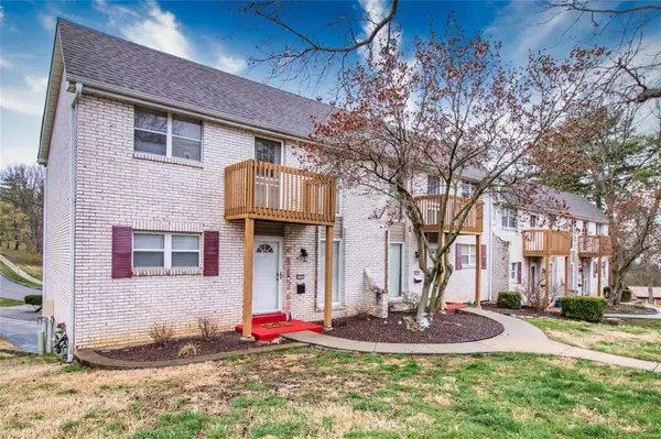 5782 Westphalia LN, St Louis, MO 63129