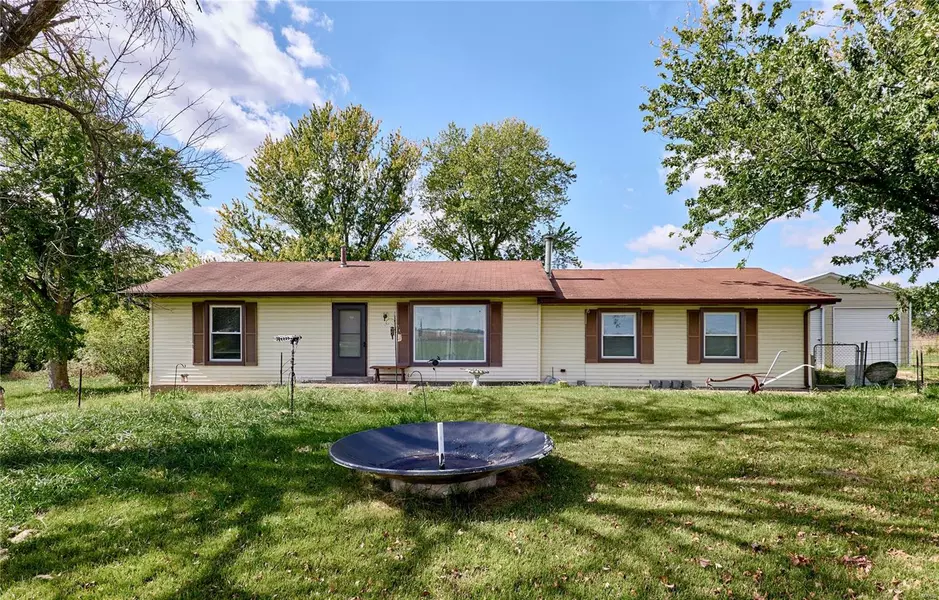 285 Fairview Church RD, Hawk Point, MO 63349