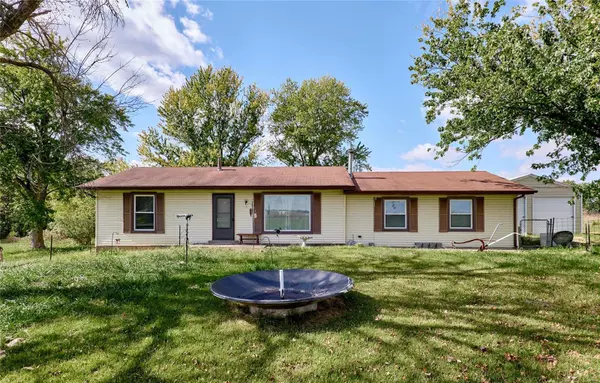 285 Fairview Church RD, Hawk Point, MO 63349