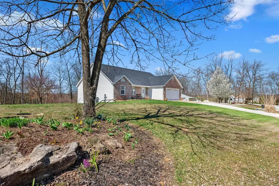 1 Big Tom CT, Hawk Point, MO 63349