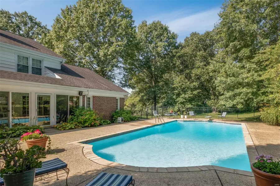 31 Villa Coublay, Creve Coeur, MO 63131