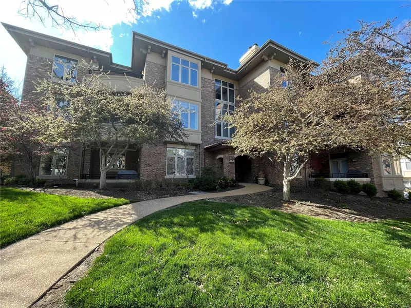 325 N Meramec AVE #34, Clayton, MO 63105