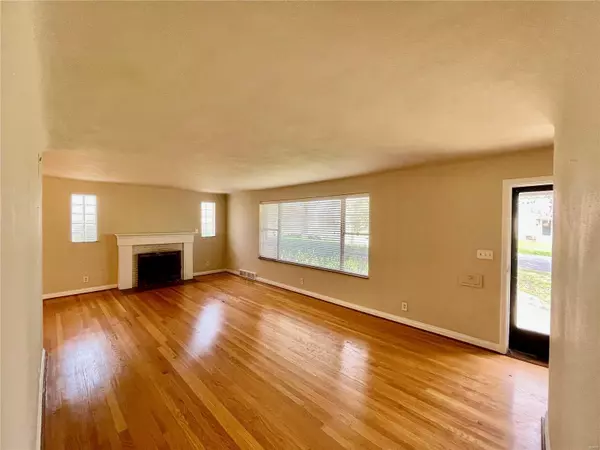 Webster Groves, MO 63119,42 Villawood Lane