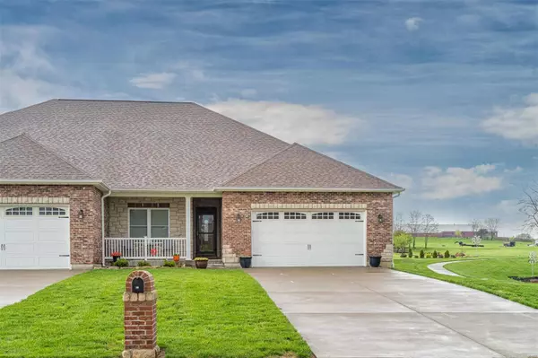 451 Legacy LN, Villa Ridge, MO 63089