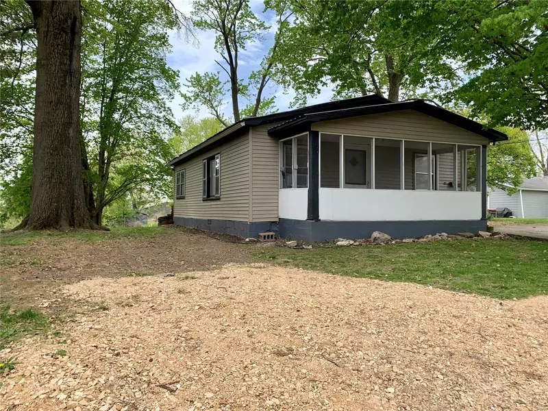 303 S 25th ST, Louisiana, MO 63353