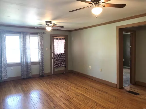 Salem, MO 65560,811 E Ellis ST
