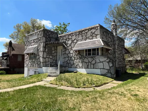 St Louis, MO 63121,3215 Gary DR