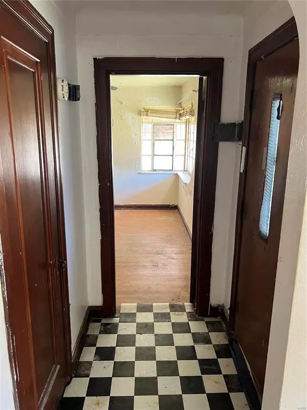 St Louis, MO 63121,3215 Gary DR