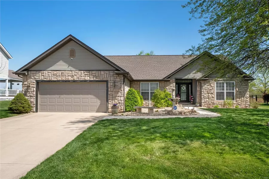 108 Liederkranz LN, Millstadt, IL 62260