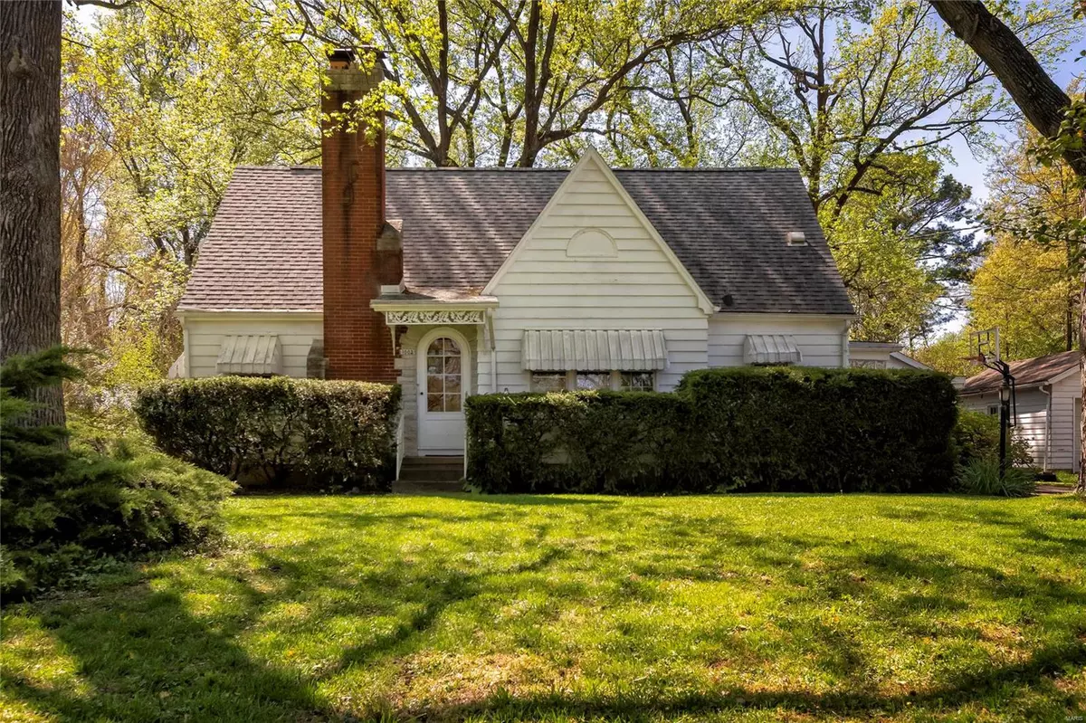 Carbondale, IL 62901,1002 S Oakland