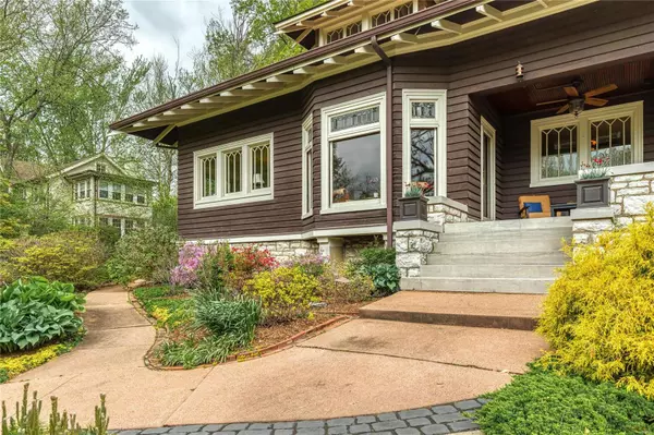 Webster Groves, MO 63119,635 W Lockwood AVE