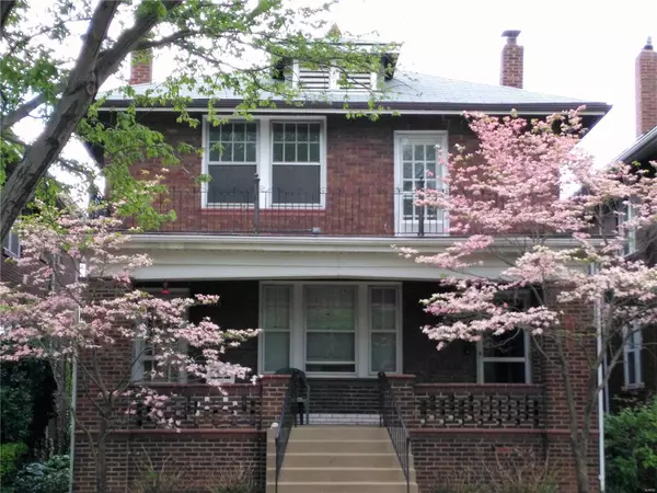5935 Coronado AVE, St Louis, MO 63116