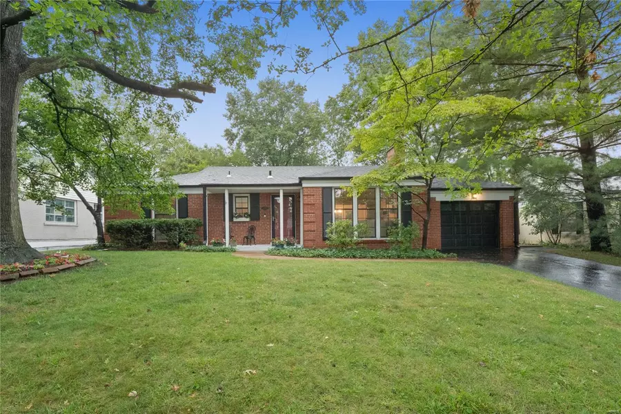 857 Berick DR, University City, MO 63132