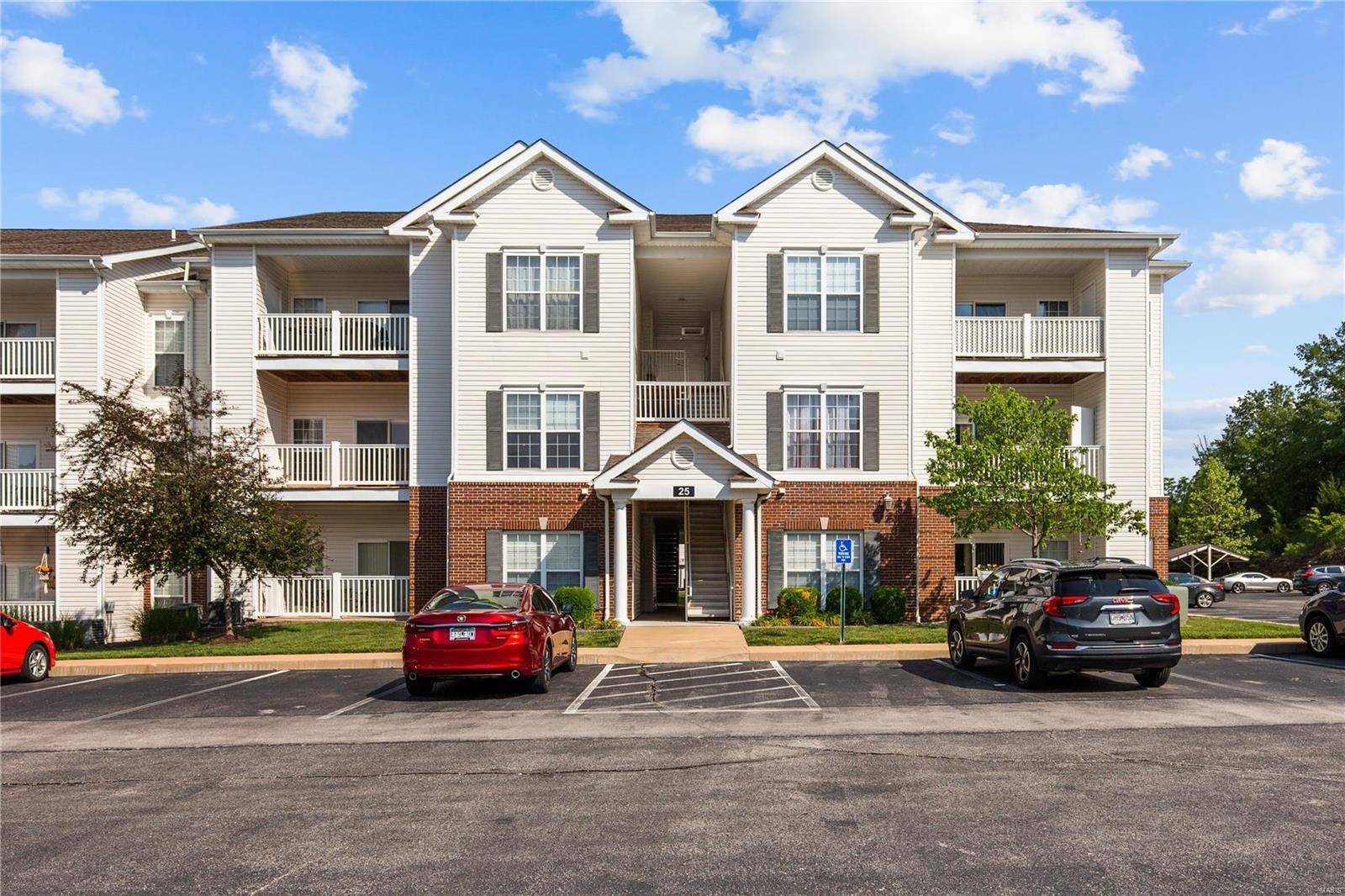 25 Kassebaum LN #204, St Louis, MO 63129