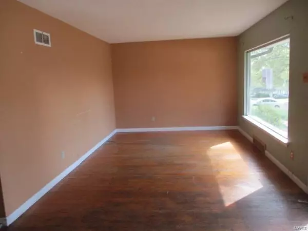 Jennings, MO 63136,9109 Saint Cyr DR