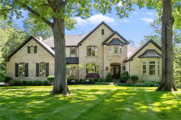 11 Glen Abbey DR, Frontenac, MO 63131
