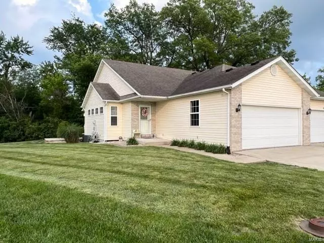 335 Jarvis CT #A, Troy, IL 62294