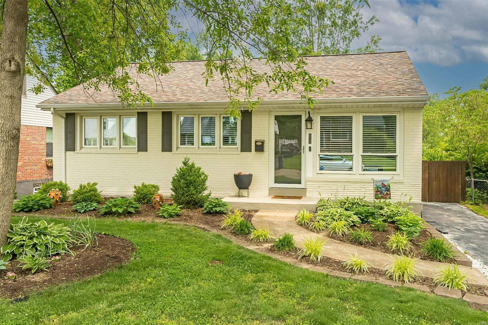 9717 Graystone Terrace, Rock Hill, MO 63119