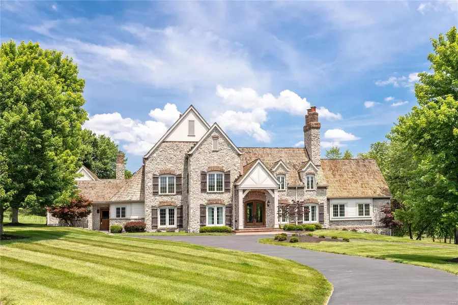 201 Saint Andrews DR, St Albans, MO 63073