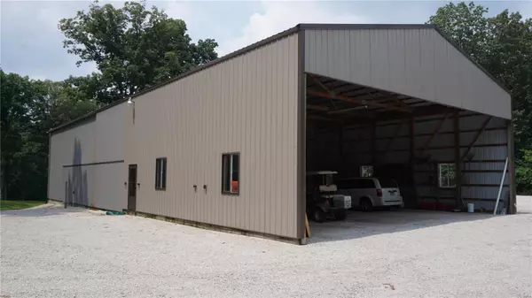 Butler, IL 62015,6114 N 18th AVE