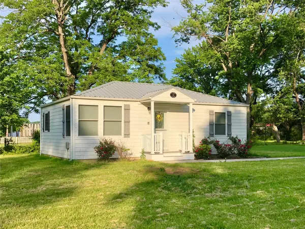 Steelville, MO 65565,111 Elm AVE