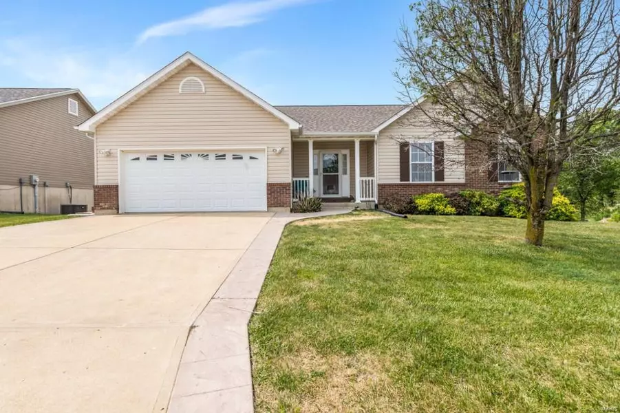 161 Granite Pointe LN, Winfield, MO 63389