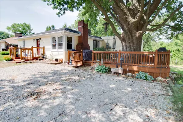 East Alton, IL 62024,323 W Rosedale DR