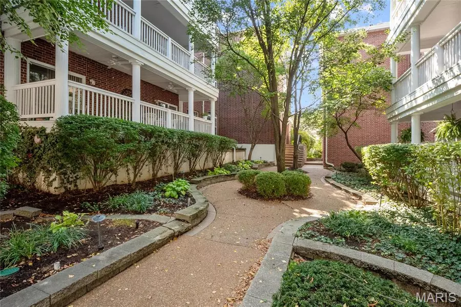 505 North And South RD #3C, University City, MO 63130
