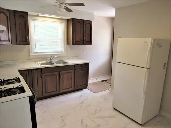 Alton, IL 62002,3225 Charlotte CT