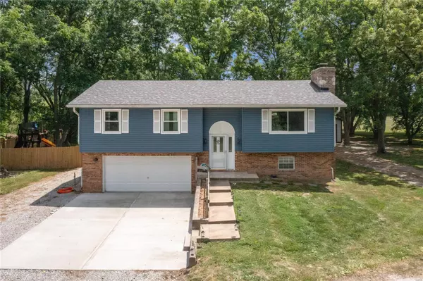4936 Schmidt LN, Belleville, IL 62220