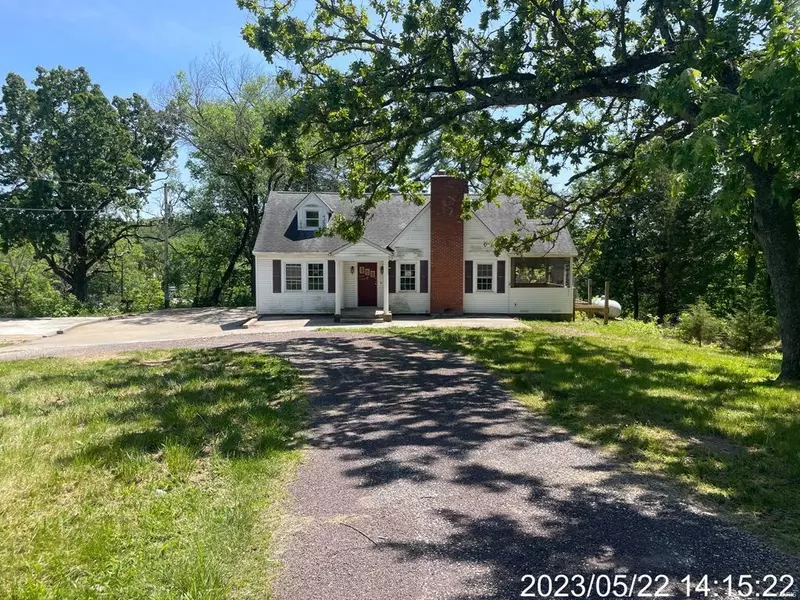 106 Robin Hill DR, Steelville, MO 65565