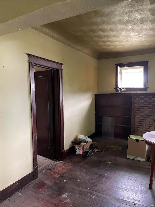 Owensville, MO 65066,207 W Moore