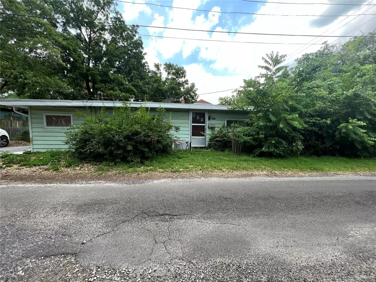 Belleville, IL 62220,1021 N Douglas AVE