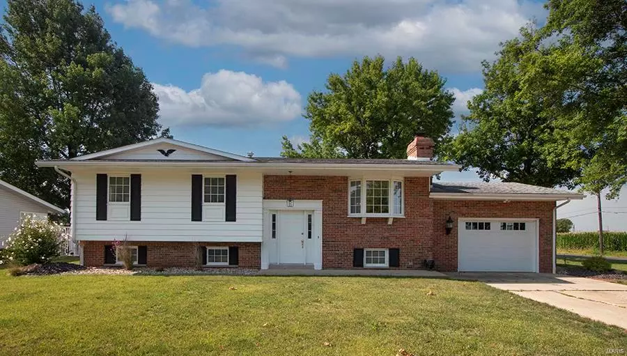 10 N 6th ST, Breese, IL 62230