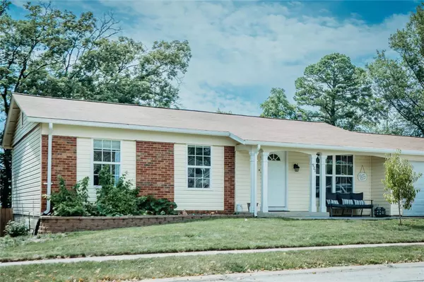 921 Parma DR,  Ballwin,  MO 63021