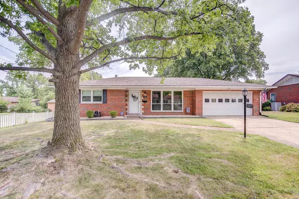 106 Clearview DR, Belleville, IL 62223