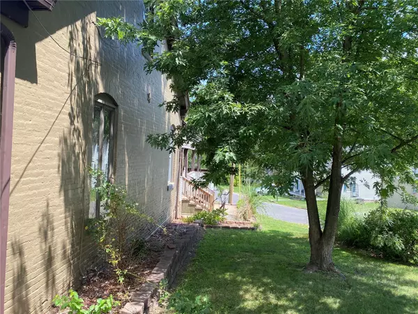 Belleville, IL 62220,526 Bornman ST