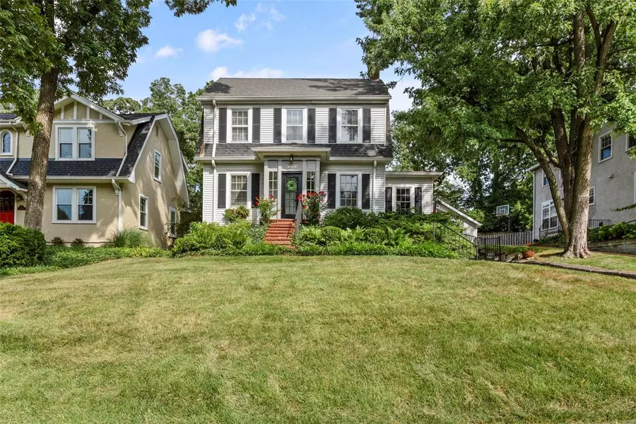 518 Oaks CT, Webster Groves, MO 63119