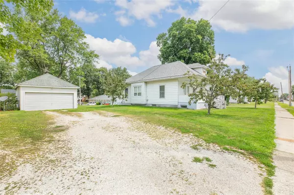 Jerseyville, IL 62052,307 E Arch ST