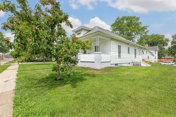 Jerseyville, IL 62052,307 E Arch ST