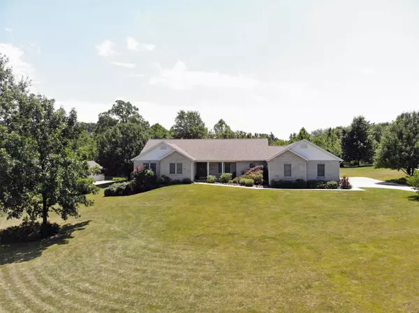 252 Michael DR, Troy, IL 62294