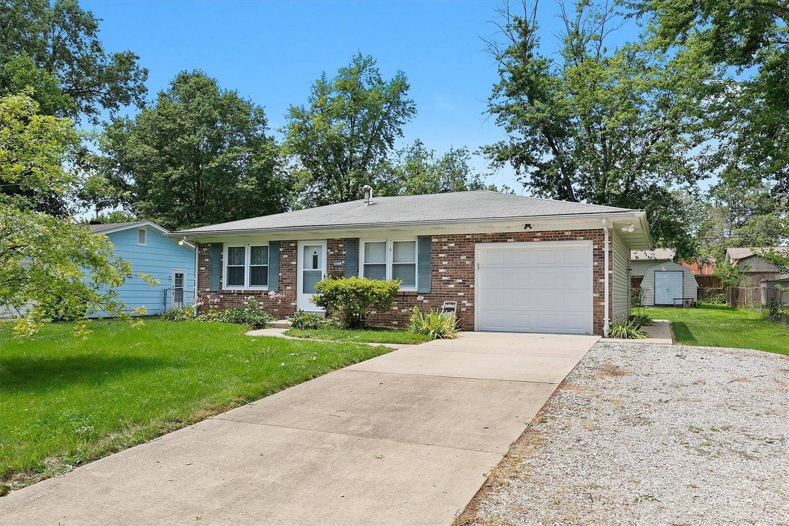 621 N Monroe ST, Lebanon, IL 62254