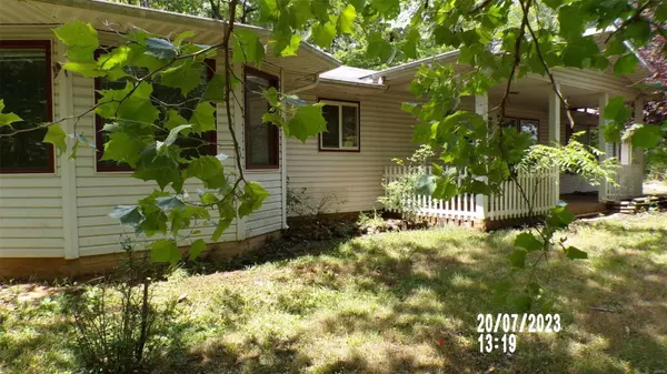 205 Peaceful Valley RD, Camdenton, MO 65020