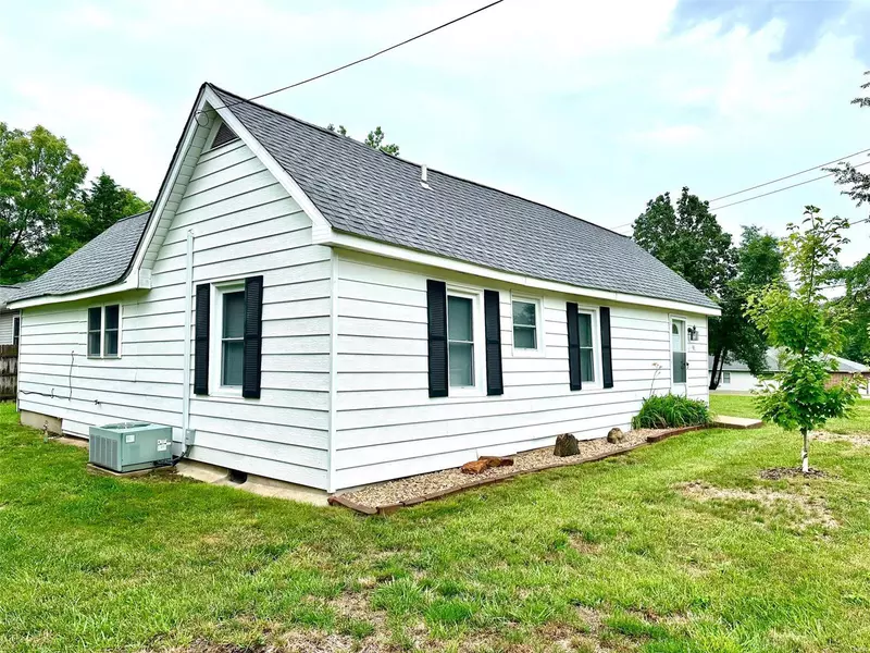 121 Anna ST, St James, MO 65559