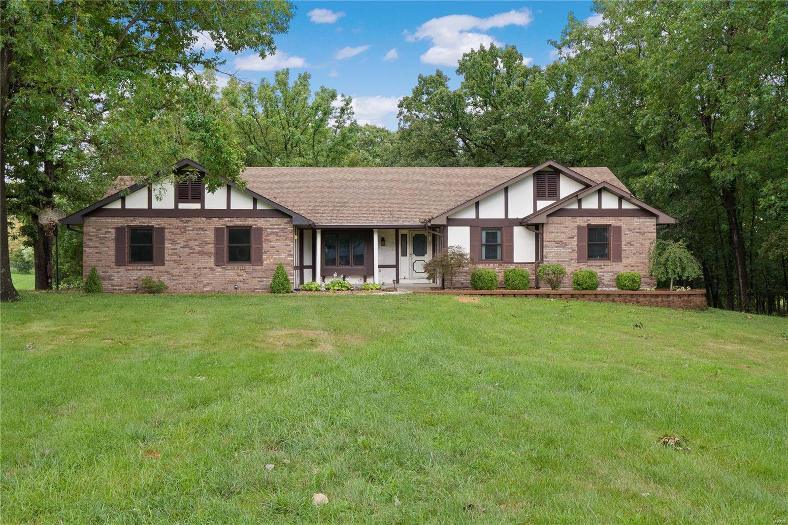 50 Sunset LN, Winfield, MO 63389