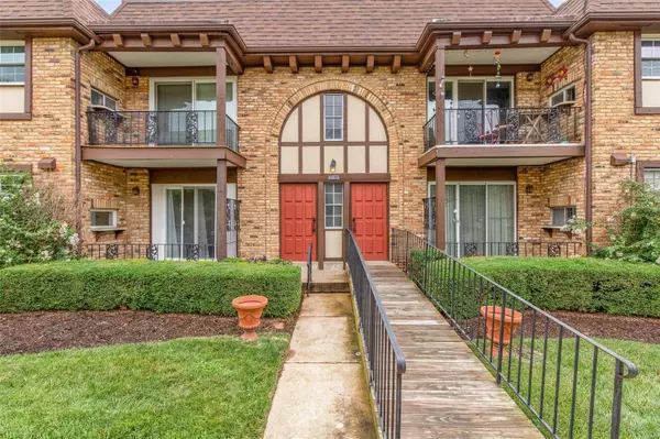 11872 Cresta Verde DR #C, St Louis, MO 63146