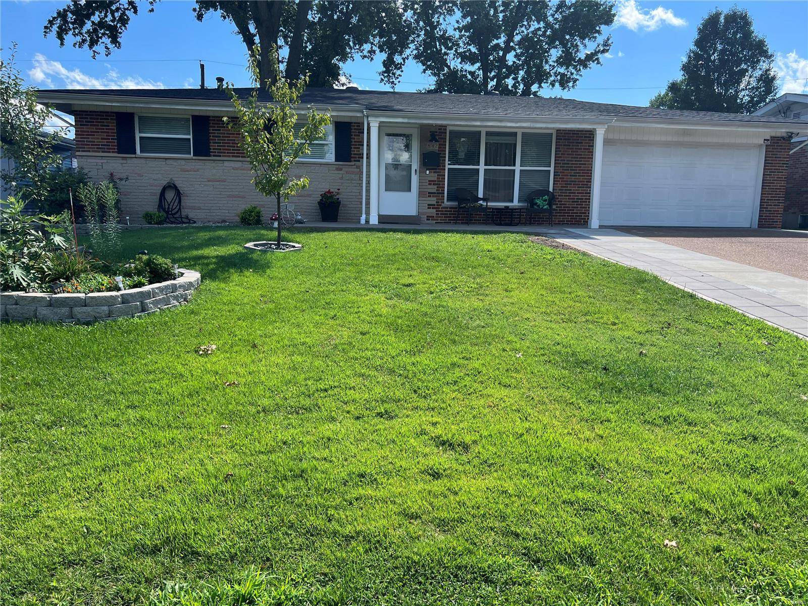 St Louis, MO 63125,842 Rainbow DR