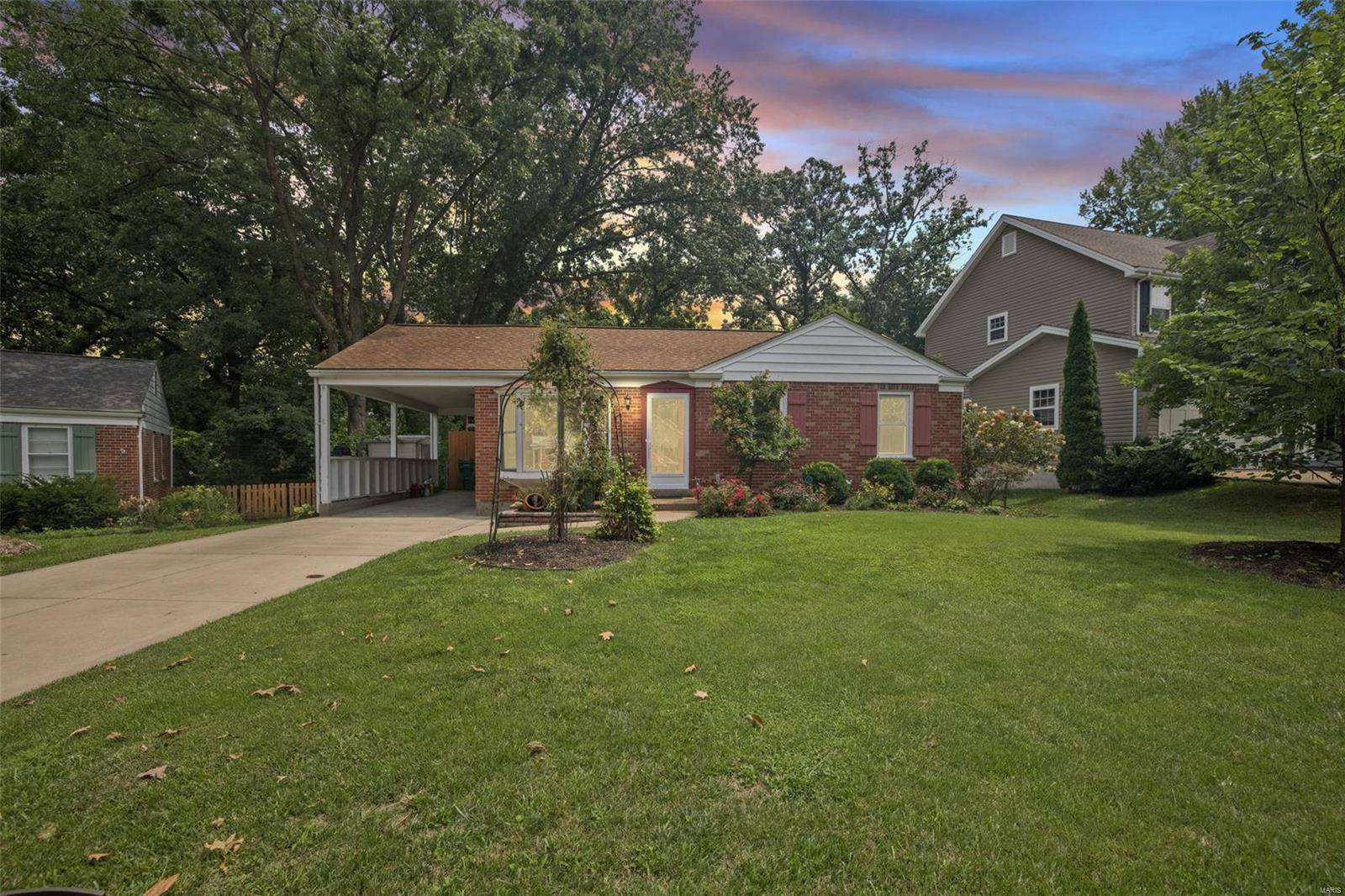 31 Chestnut Hill LN, St Louis, MO 63119