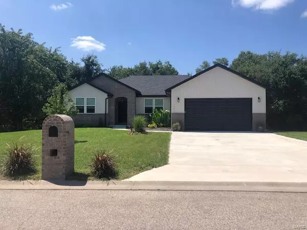 1531 Fairfield Dr, Lebanon, MO 65536